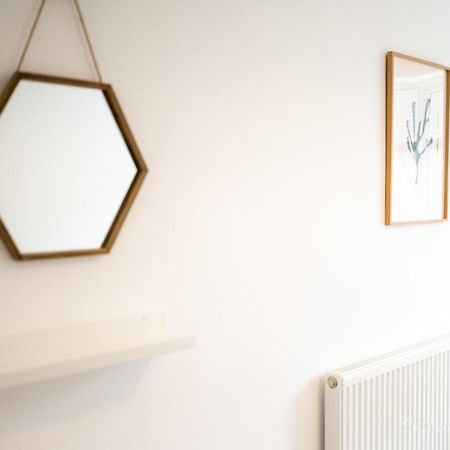 The Lookout, Modern Home From Home, Sleeps 5, With Private Parking & Outside Terrace St Ives  Luaran gambar