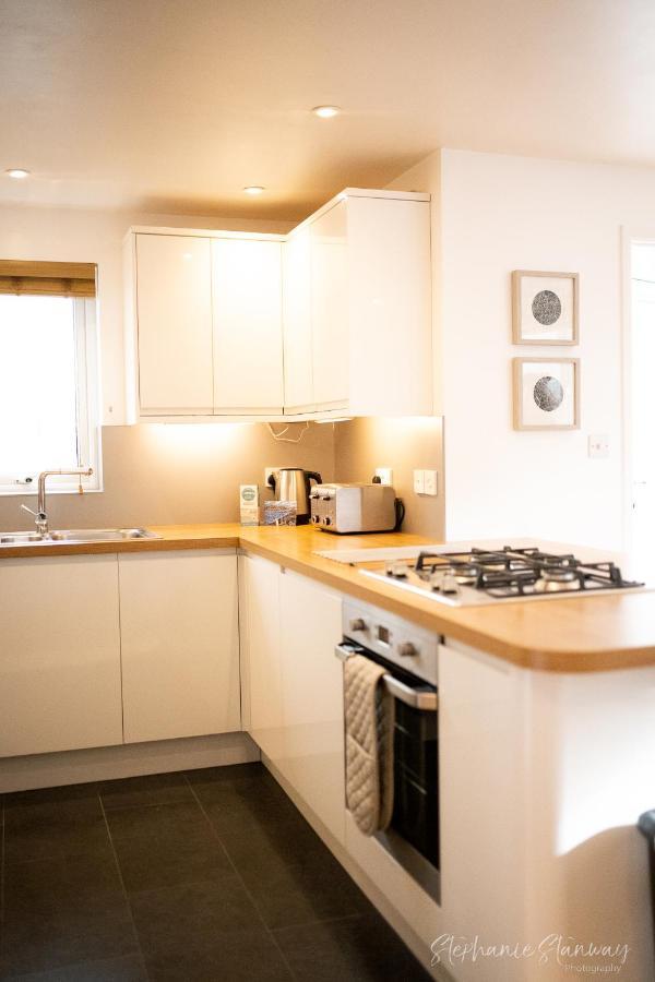 The Lookout, Modern Home From Home, Sleeps 5, With Private Parking & Outside Terrace St Ives  Luaran gambar