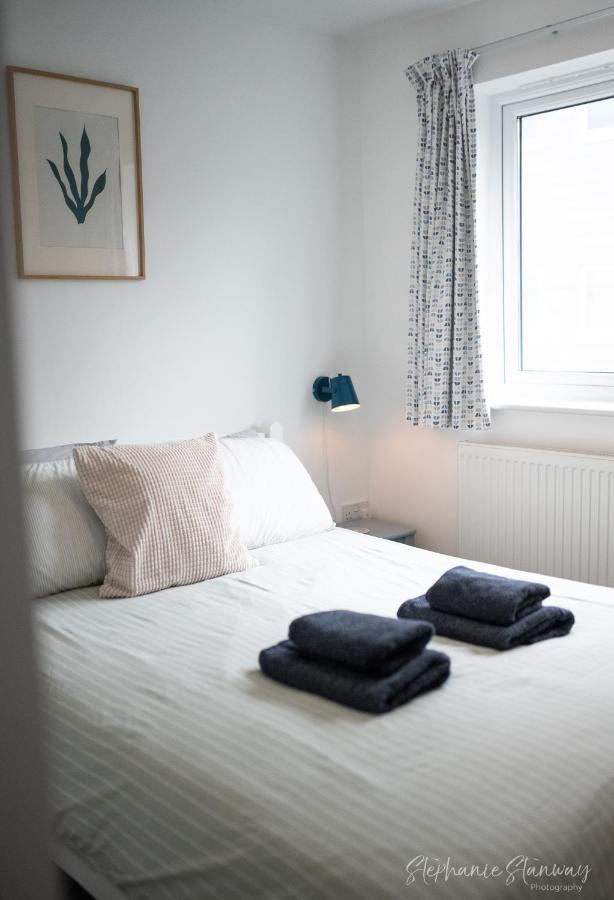 The Lookout, Modern Home From Home, Sleeps 5, With Private Parking & Outside Terrace St Ives  Luaran gambar