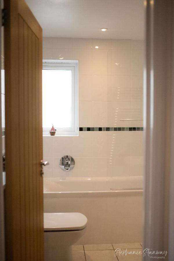 The Lookout, Modern Home From Home, Sleeps 5, With Private Parking & Outside Terrace St Ives  Luaran gambar